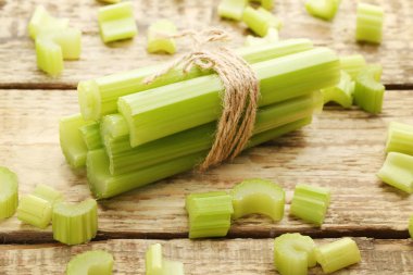 yeşil kereviz sapları