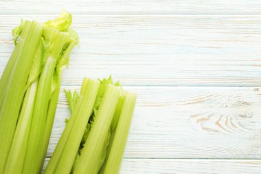 yeşil kereviz sapları