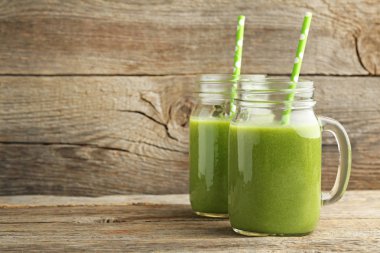 Brokoli suyuyla şişe 