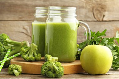 Brokoli suyuyla şişe 