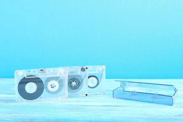 Cassette tapes op tafel — Stockfoto