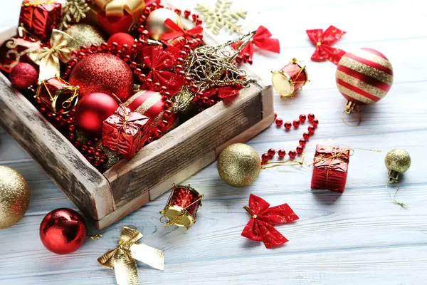 Karácsonyi dekorációk az asztalon — Stock Fotó