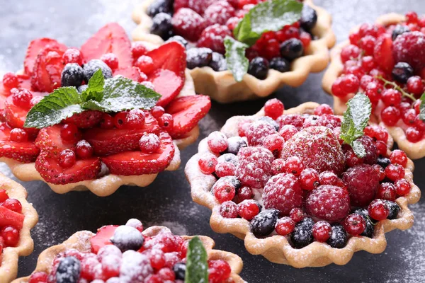 Tatlı tartlets çilek ile 