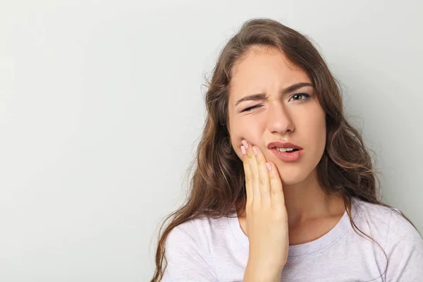Frau hat Zahnschmerzen — Stockfoto