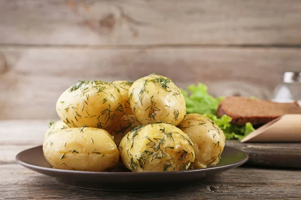 Patate bollite con burro e aneto — Foto Stock