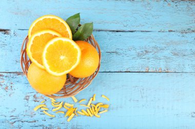 yeşil yaprakları ile portakal