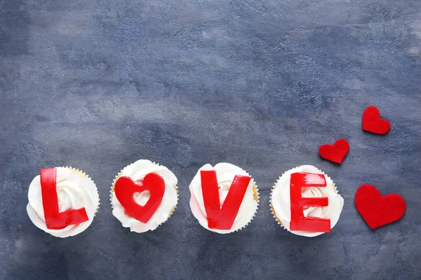 Tasty cupcakes on a grey wooden table — Stock Photo, Image