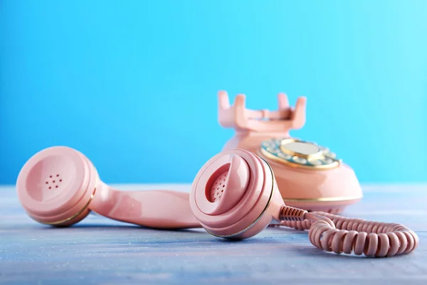 粉红色的复古电话 — 图库照片