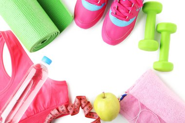 Fitness mat, Ayakkabı, halter ve yeşil elma 