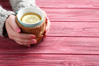 Çay holding kadın eller 