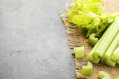 Kereviz çul tablo ile