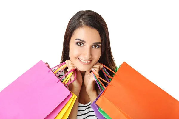 Retrato de mujer joven con bolsas de compras sobre fondo blanco — Foto de Stock