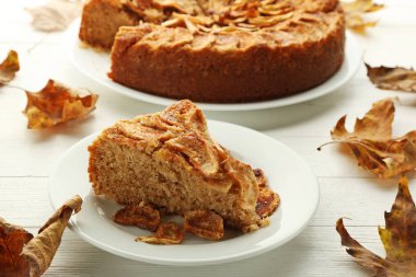 Elma pasta plaka dilimi 