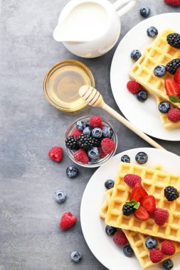 tatlı waffle çilek ile
