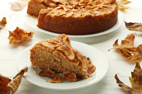 Elma pasta plaka dilimi 