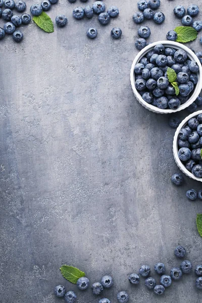 Reife Blaubeeren in Schalen — Stockfoto