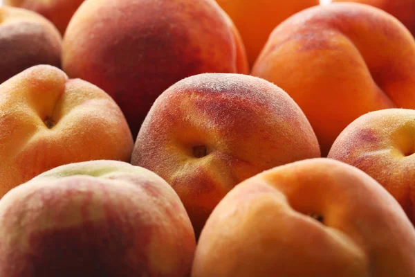 tatlı ve olgun şeftali 