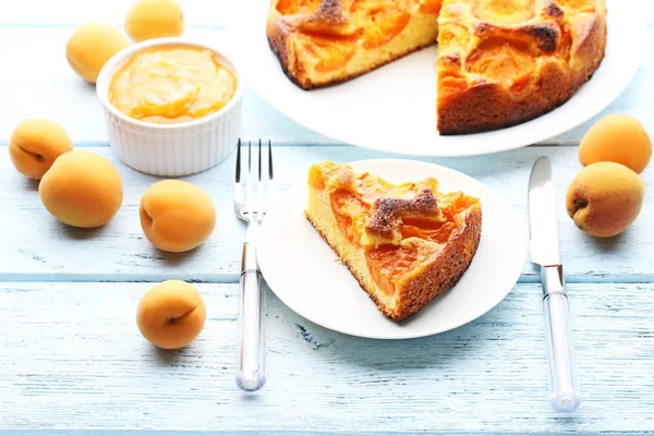 Parça meyve ile kayısı kek 