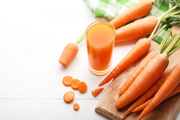 Succo di carota in vetro — Foto Stock