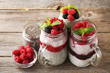 Chia pudingi çilek ile  