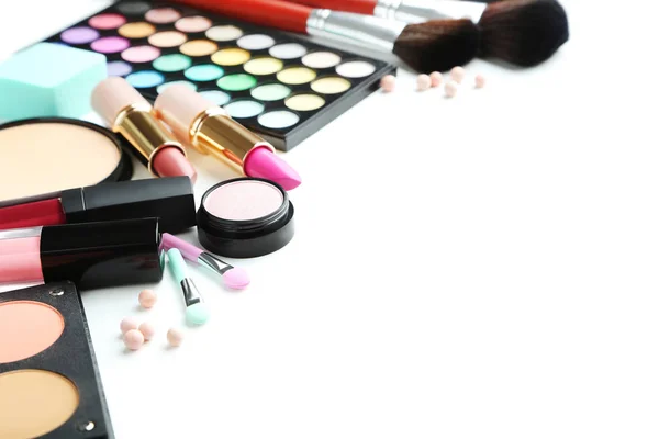 Diferentes cosméticos maquillaje —  Fotos de Stock