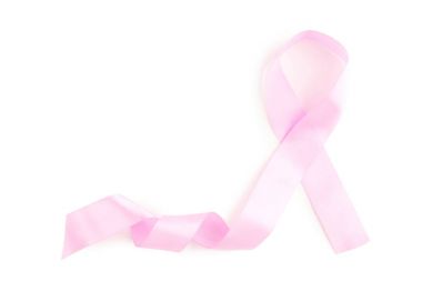 Beyaz arkaplanda izole edilmiş pembe kurdele