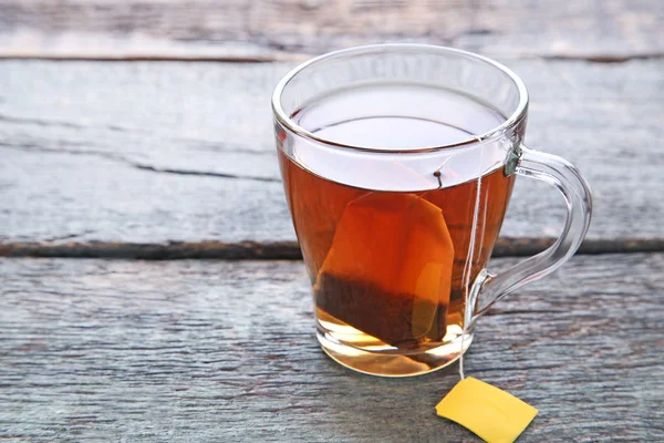 Tasse Tee mit Teebeutel — Stockfoto