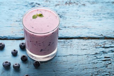 Taze blueberry smoothie cam