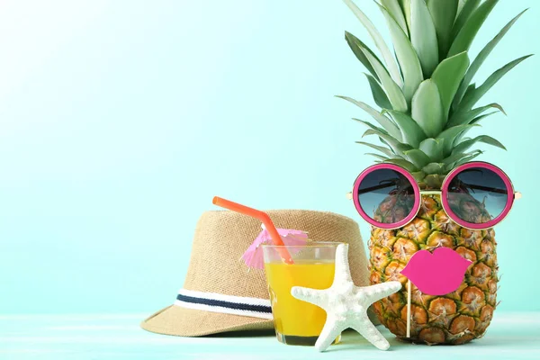 Ripe pineapple with sunglasses — Stock Photo, Image