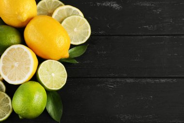 Olgun limes ve limon yaprakları ile