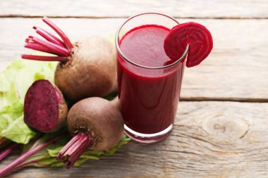 Taze pancar ve cam suyu 