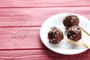 Çikolatalı kek çıkar  