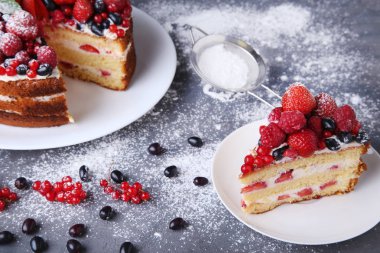 Ev yapımı bisküvi kek çilek ile  