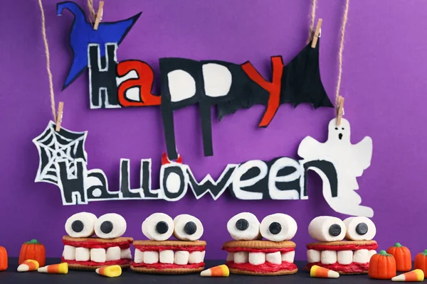 Halloween koekjes mond met marshmallows — Stockfoto