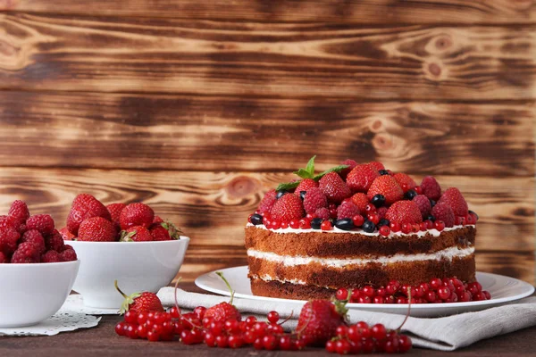Domácí sušenky dort s ovocem — Stock fotografie