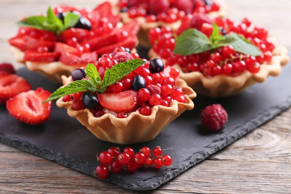 Tatlı tartlets çilek ile 