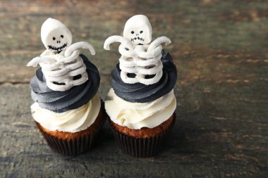 İskeletler ile Halloween cupcakes 