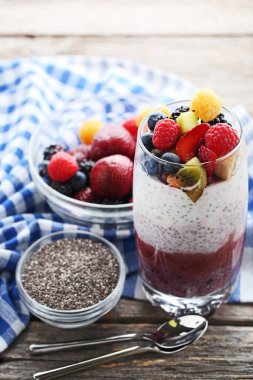 Chia pudingi çilek ile  