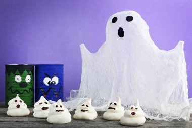 Cadılar Bayramı beze beyaz hayalet ile  