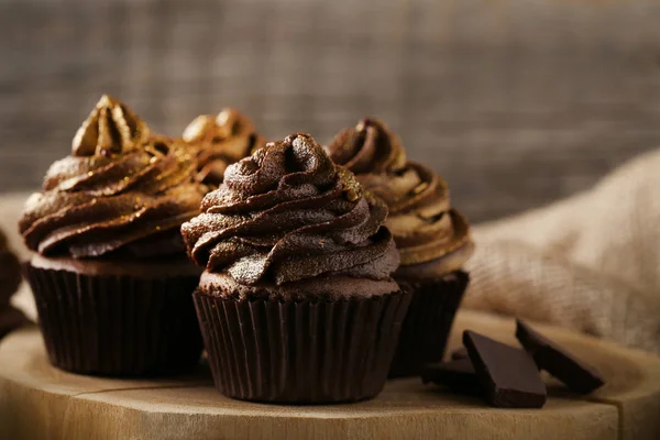 Вкусные шоколадные кексы — стоковое фото