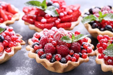 Tatlı tartlets çilek ile