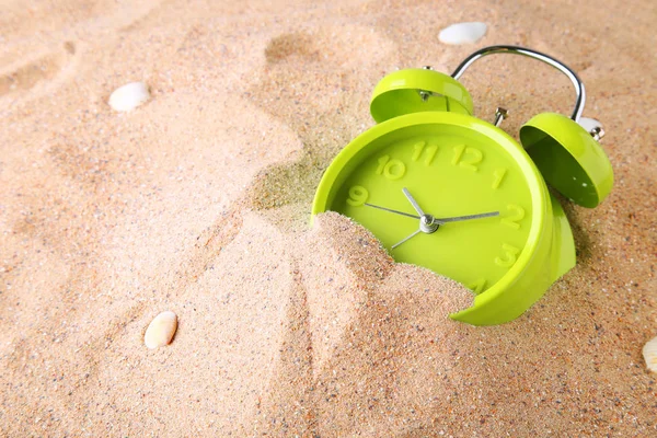 Reloj despertador verde — Foto de Stock