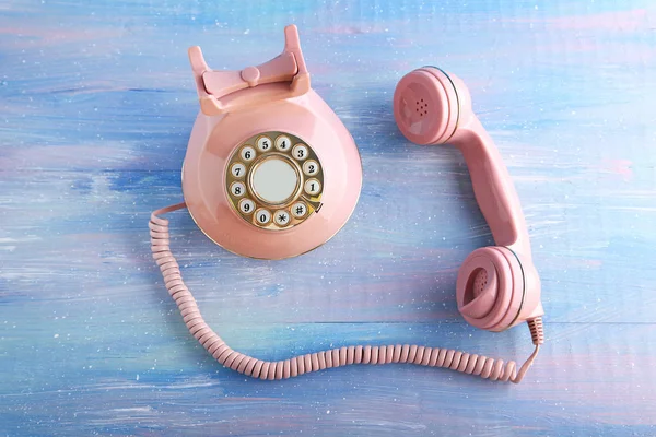 Rózsaszín retro telefon — Stock Fotó