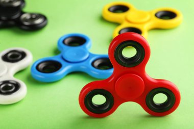 Renkli topluca spinner oyuncaklar 