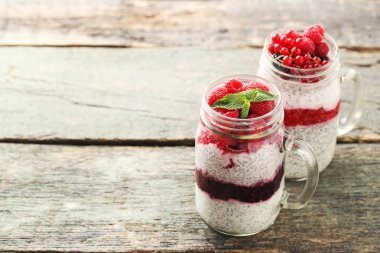 Chia pudingi çilek ile 