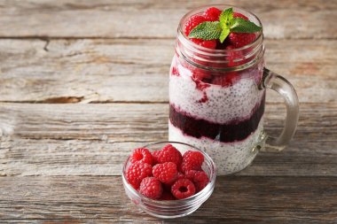 Chia pudingi çilek ile 