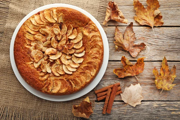 Tarta de manzana con canela —  Fotos de Stock