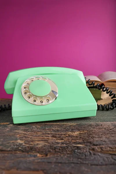 Yeşil retro telefon — Stok fotoğraf