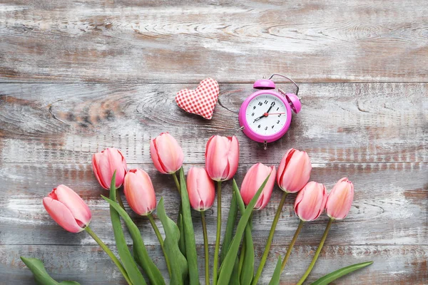 Kırmızı kalpli Pembe Laleler