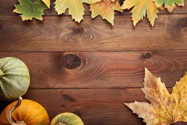 Balkabağıyla sonbahar yaprakları